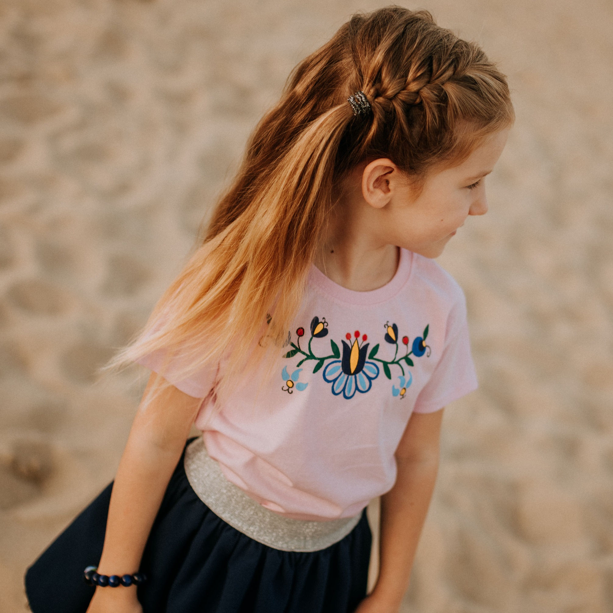 Koszulka dziewczęca  z haftem kaszubskim