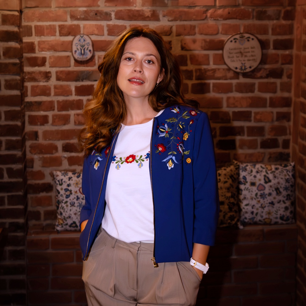 Żakiet chabrowy wdzydzki 4 Żakiet na zamek z haftem kaszubskim wdzydzkim – chaber