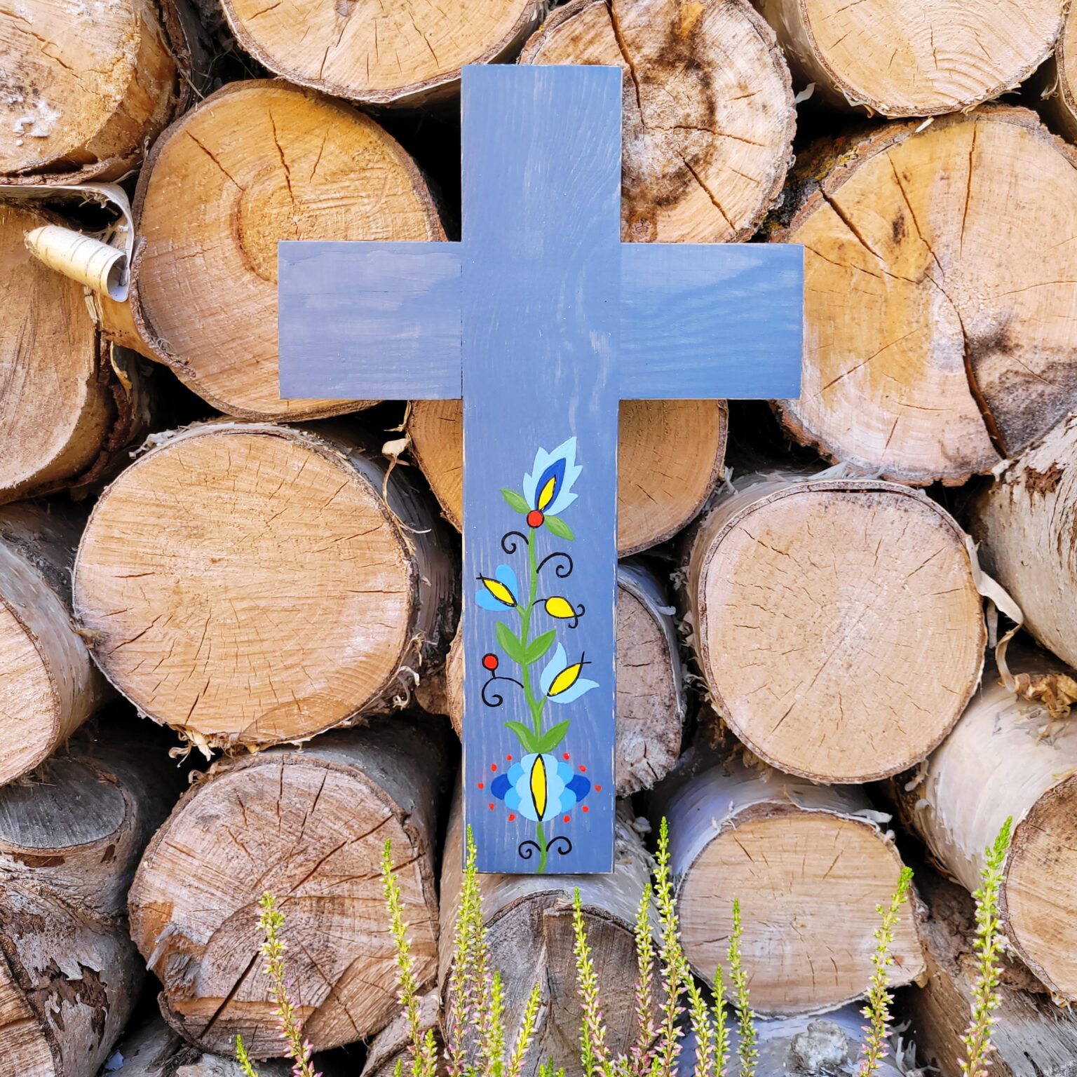 Krzyż drewniany – haft pucki