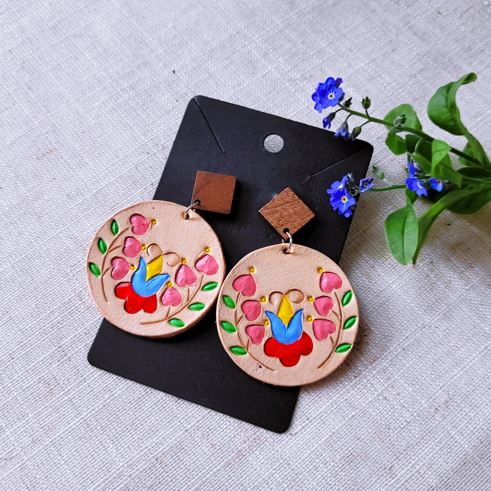 Kolczyki ze skóry sercuszka Kolczyki ze skóry Turkus- Serca & Tulipan – sztyfty