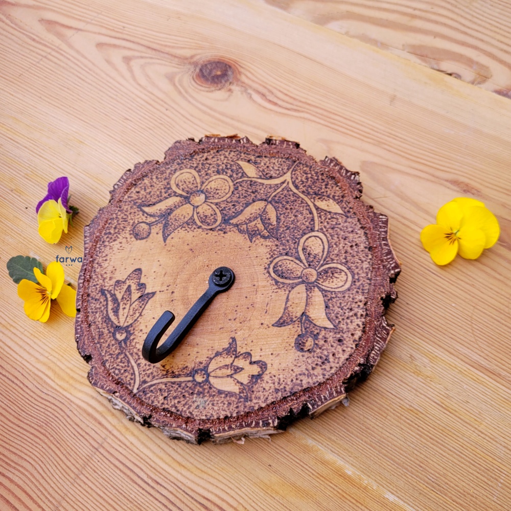 Wieszak wypalony - plaster drewna 2 Wieszak wypalony plaster drewna