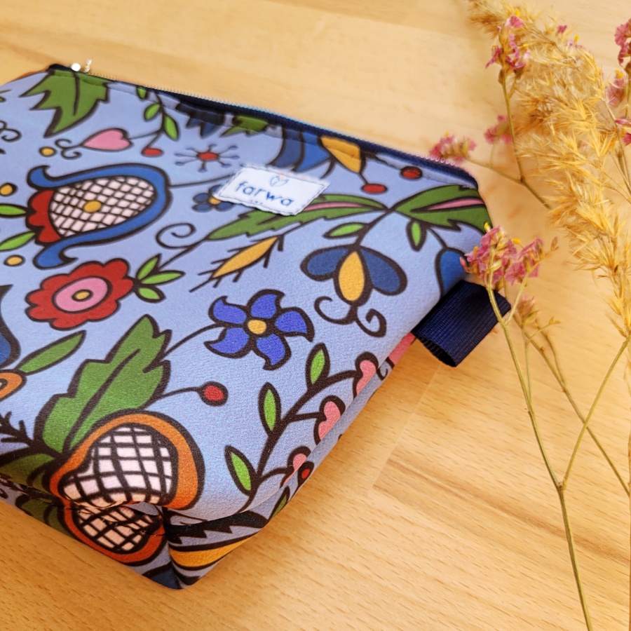 Kosmetyczka mała haft wdzydzki niebieska 2 Kosmetyczka mala haft wdzydzki niebieska