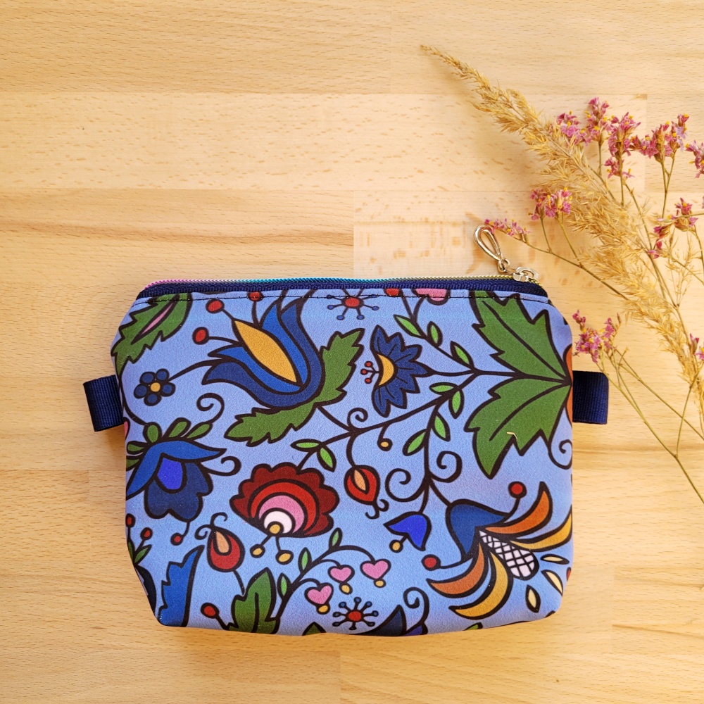 Kosmetyczka mała haft wdzydzki niebieska 3 Kosmetyczka mala haft wdzydzki niebieska