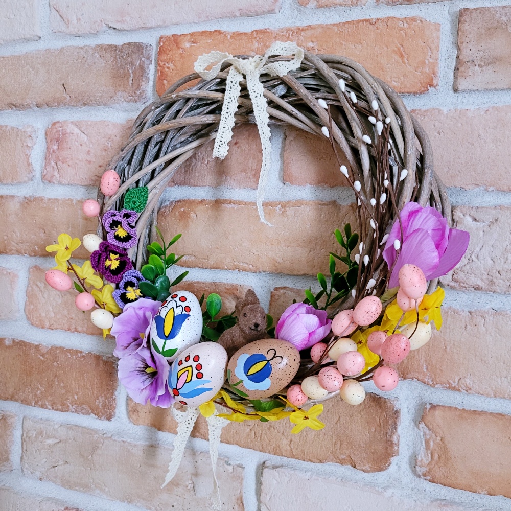 Wianek Wielkanocny z zającem i bratkami 3 Wianek Wielkanocny z zajacem i bratkami