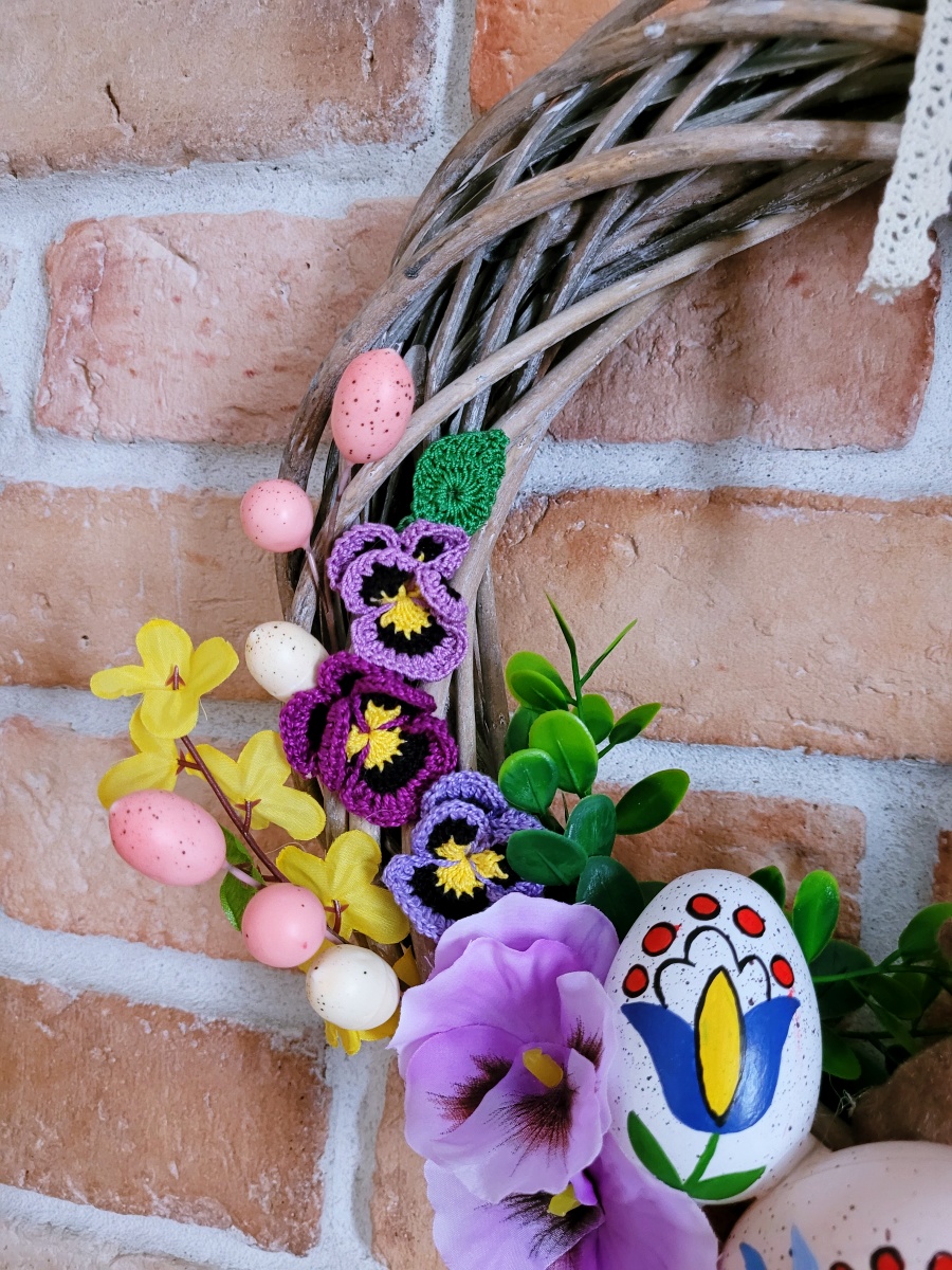 Wianek Wielkanocny z zającem i bratkami 4 Wianek Wielkanocny z zajacem i bratkami