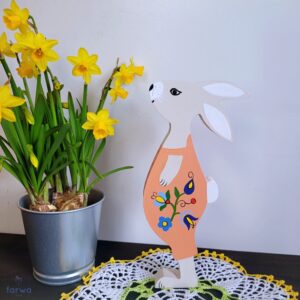 Zajac duzy bokiem w spodniach x